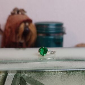 Elegant Green Heart Shaped Gemstone Sterling Silver Ring Size 8